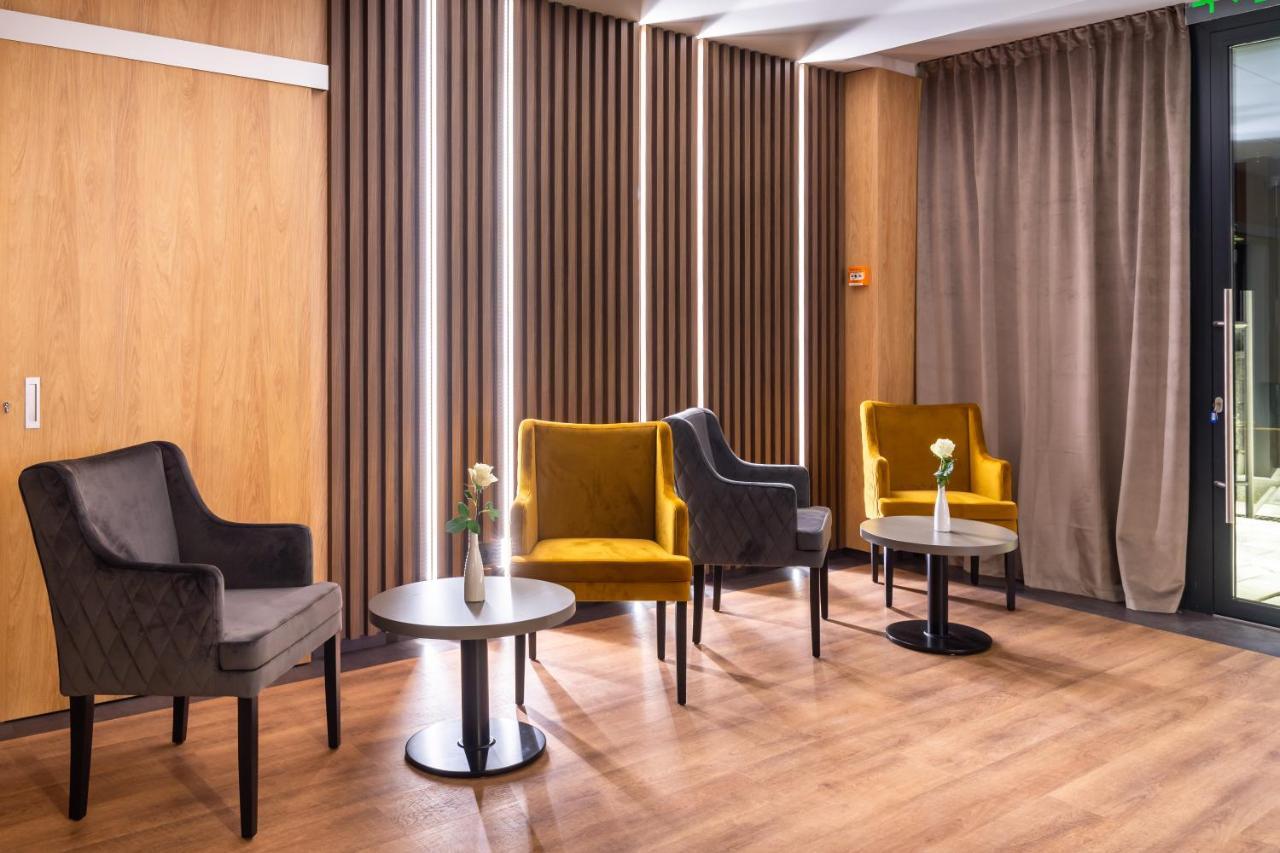 Aparthotel Nox Cluj-Napoca Esterno foto